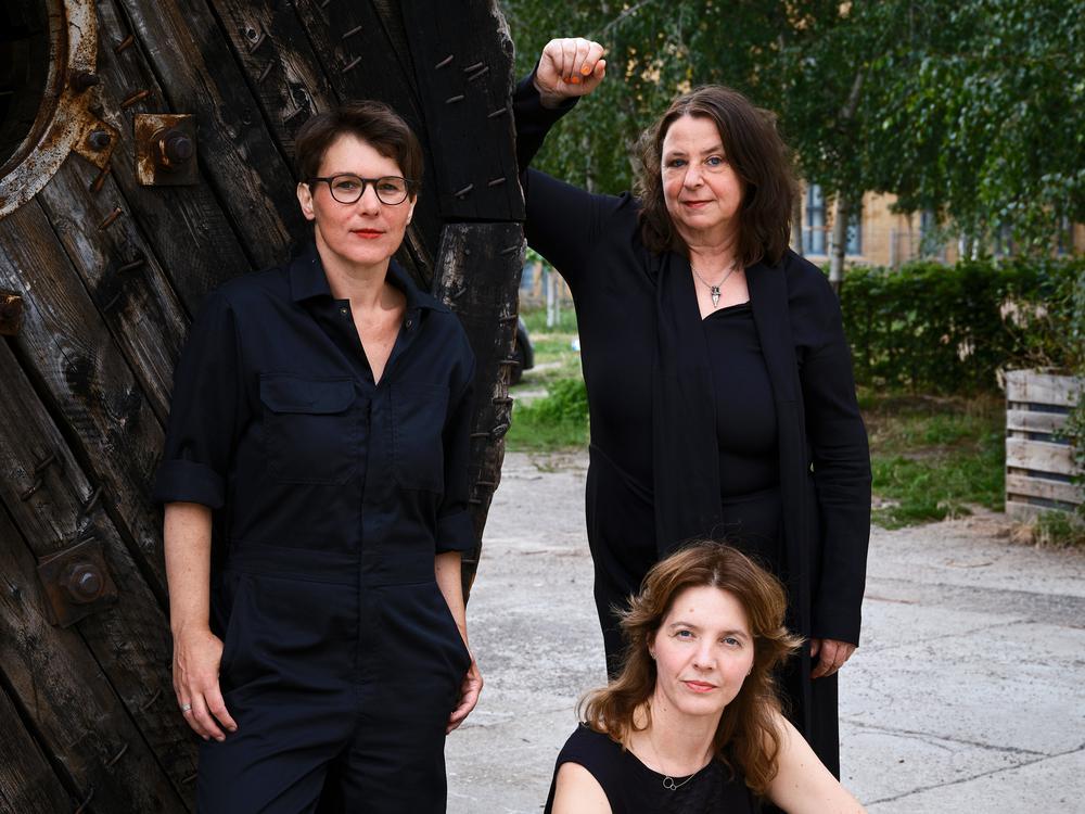 Three East German Women Get Drunk and Found the Ideal State